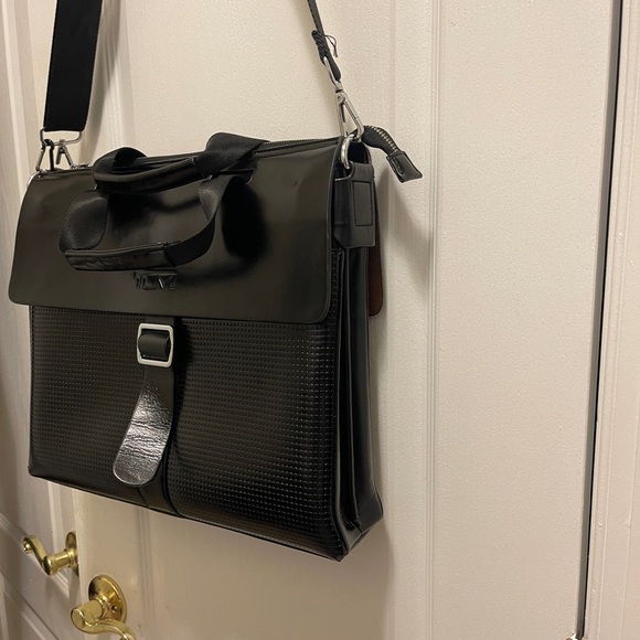 Beautiful laptop or office bag copy of name brand good quality - Picture 13 of 16